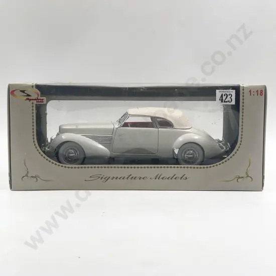 Signature Models Boxed 1:18 1936 Cord 810