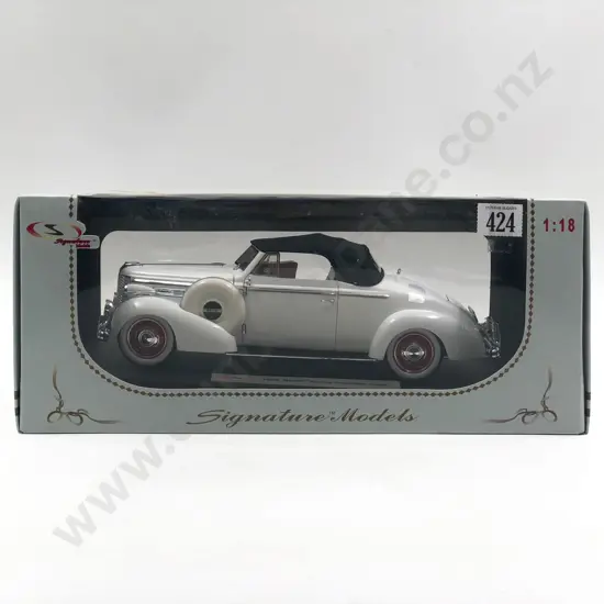 Signature Models Boxed 1:18 1938 Buick Century Convertible Coupe