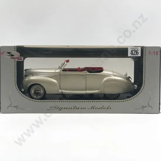 Signature Models Boxed 1:18 1939 Lincoln Zephyr