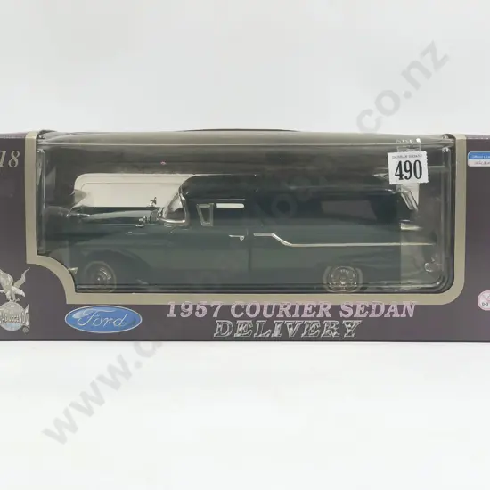 Road Legends Boxed 1:18 1957 Courier Sedan Delivery