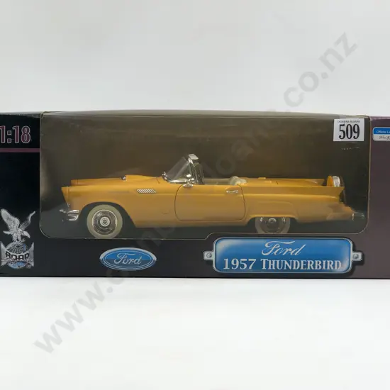 Road Signature Boxed 1:18 1957 Ford Thunderbird