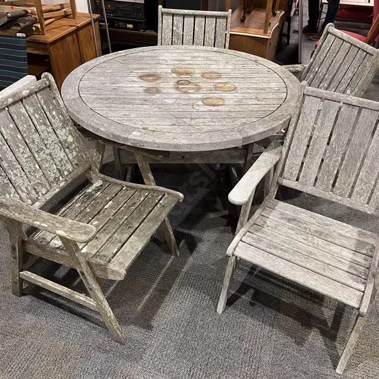 Icarus Circular Outdoor Table and Four Matching Chairs