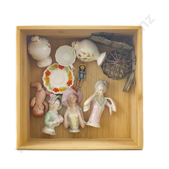 Small Box of Assorted Vintage