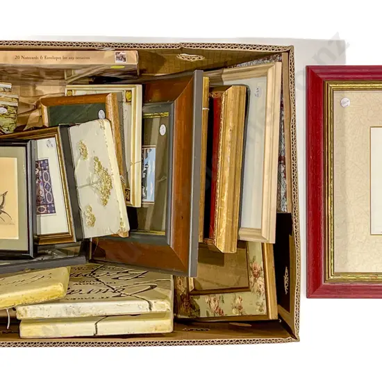 Qty of Assorted Picture/Photo Frames and Decorative Wall Hangings