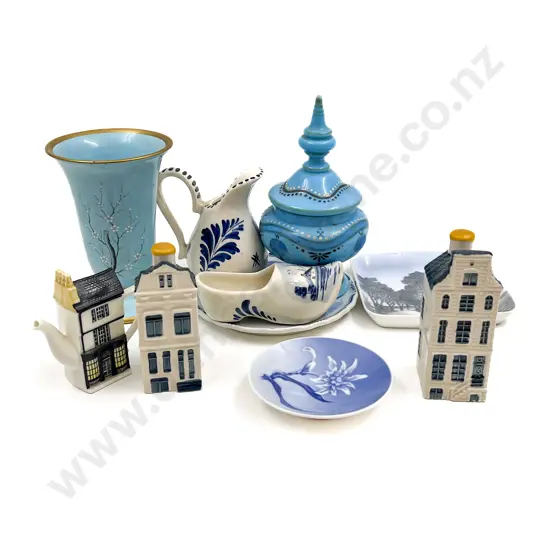 Small Box of Assorted incl B&G Dish