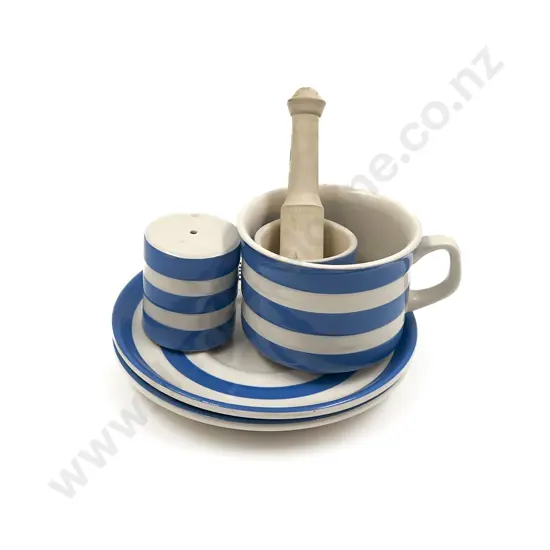 Five Pces Assorted T & G Green Cornish Ware