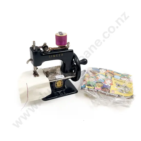 Vintage Singer 20 Miniature Sewing Machine