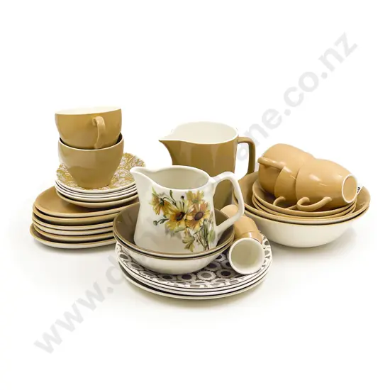 Small Group of Assorted Crown Lynn Crockery