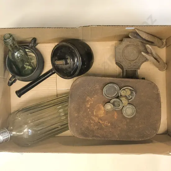 Box with Kitchen Scales