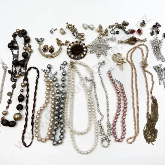 Collection of Assorted Costume Jewellery