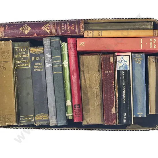 Box of Assorted Vintage Fiction etc.