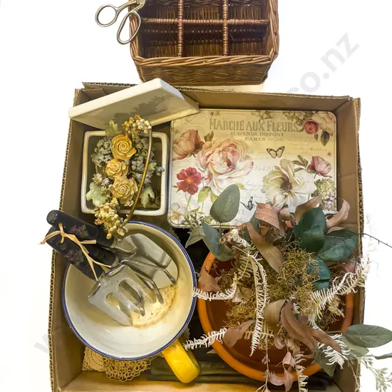 Box of Assorted Decorative Homewares