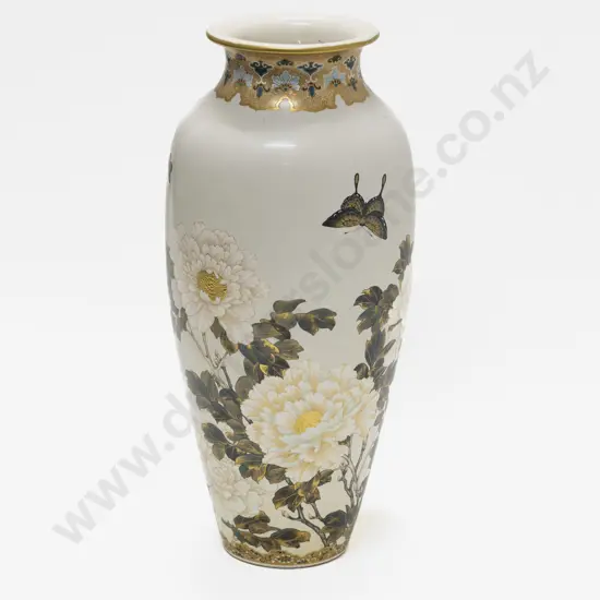 A Large And Impressive Satsuma Floor Vase by Kinkozan