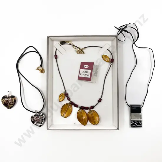 New Murano Glass Made in Italy Necklace with Three Pendants