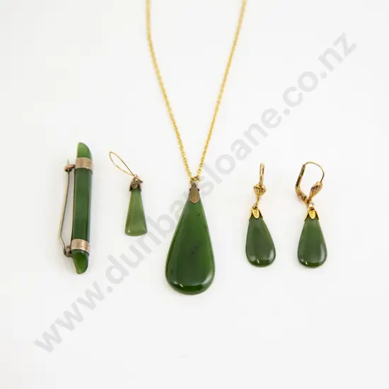 NZ Greenstone 9ct Mounted Bar Brooch