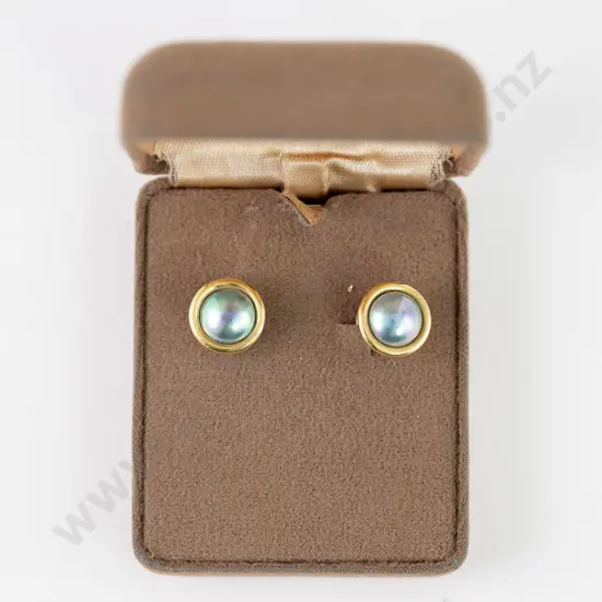 Pair 18ct Single Mabe Pearl Stud Earrings