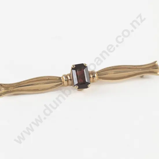14ct Single Garnet Bar Brooch