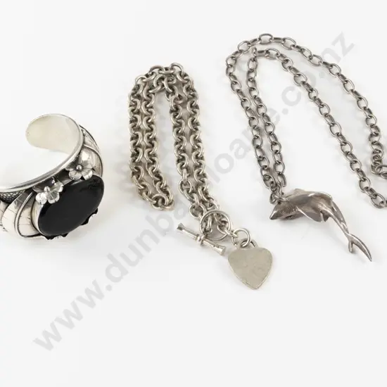 S/S Single Onyx Fancy Cuff Bangle with Two Curb Link Neck Chains