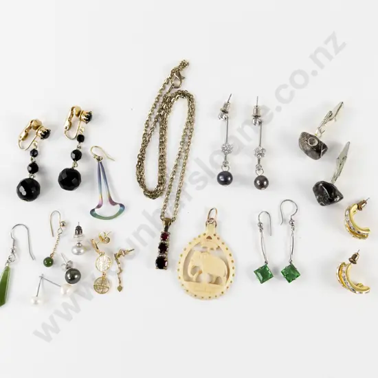 Collection of Assorted Costume Jewellery