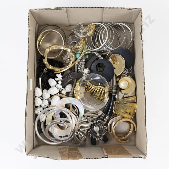 Collection of Assorted Costume Jewellery