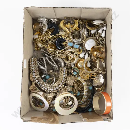 Collection of Assorted Costume Jewellery