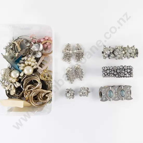 Collection of Assorted Costume Jewellery