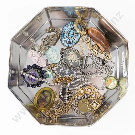 Small Collection of Costume Jewellery including diamanté