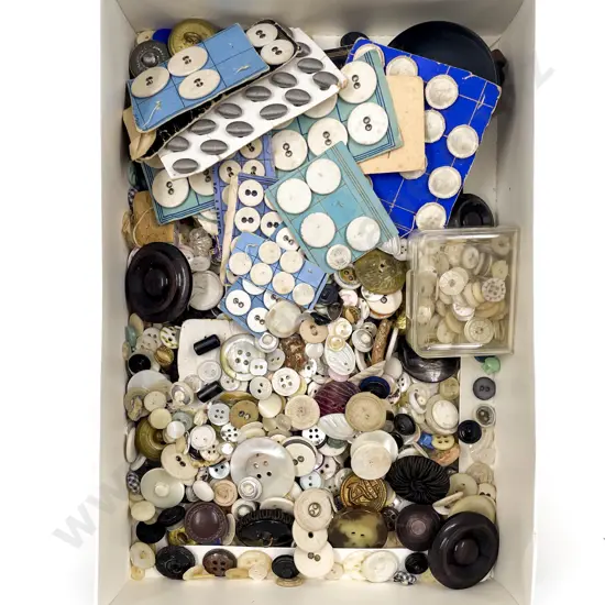 Collection Vintage MOP Glass and Linen Buttons