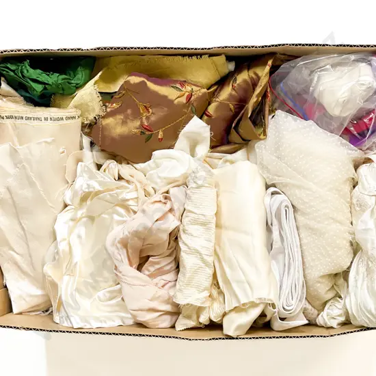 Collection Vintage Material Remnants