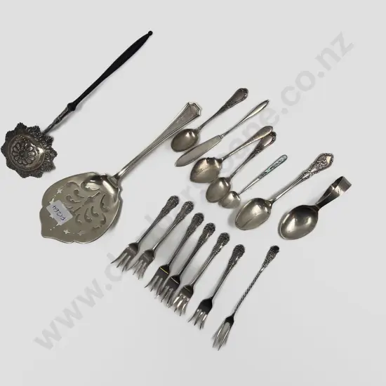 Quantity of Assorted S/S & S/P Cutlery etc