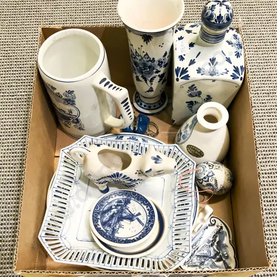 Quantity of Assorted Blue & White incl Delft