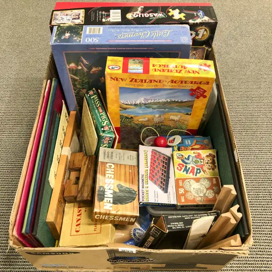 Box of Assorted Vintage Puzzles & Games