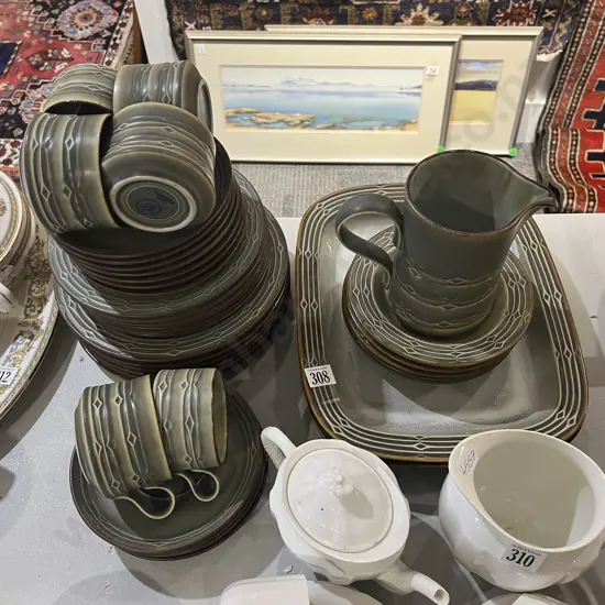 B & G Part Dinner Set