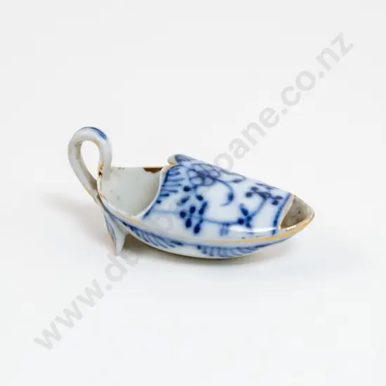 Mid C19th German Dresden Blue and White Medicine Spoon