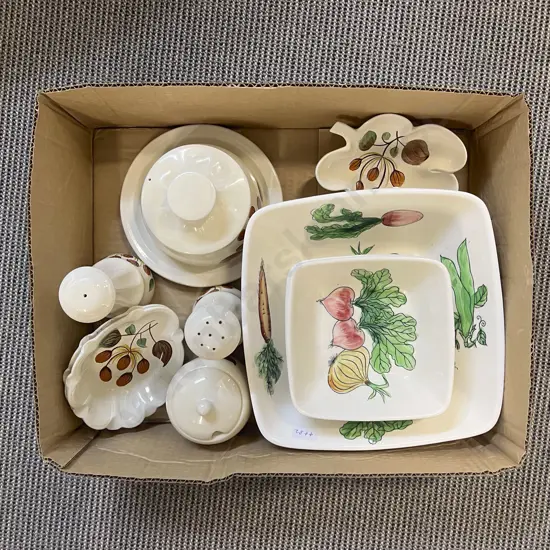 Small Quantity of Assorted Decorative China