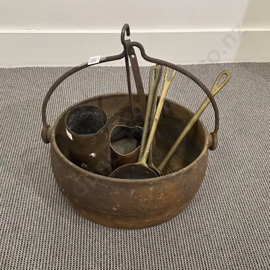 Quantity of Assorted Copper Ladles in Vintage Cast Iron Pot etc