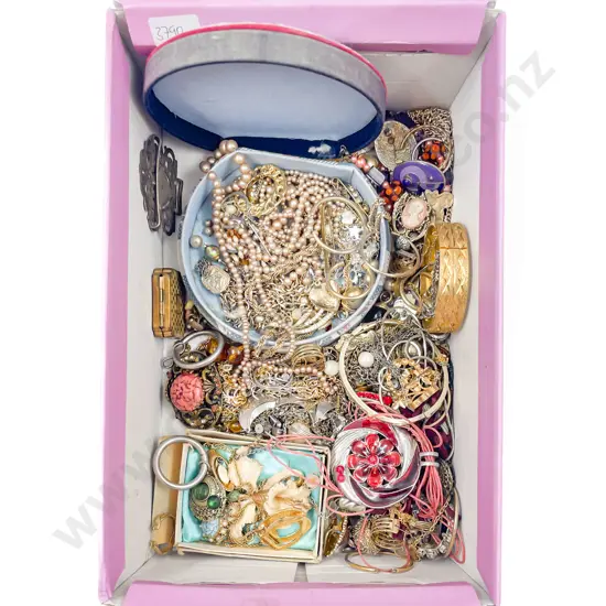 Quantity of Assorted Costume Jewellery