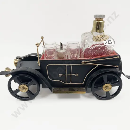 Sandersons Car Form Decanter & Shot Glass Holder