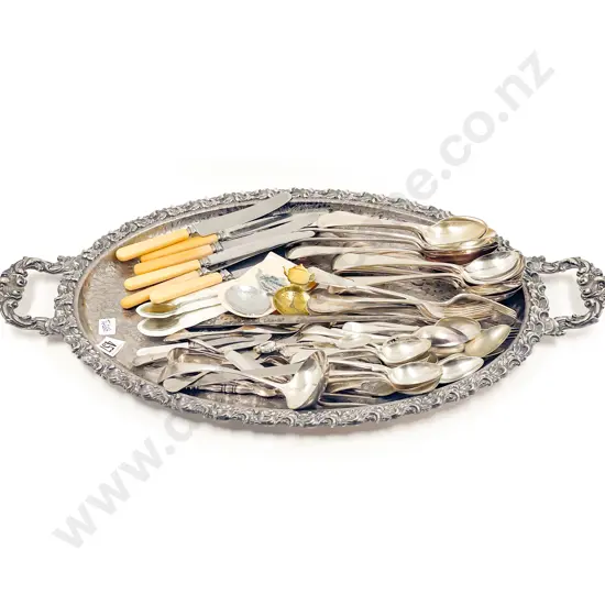 Quantity of Assorted Cutlery on S/P Tray