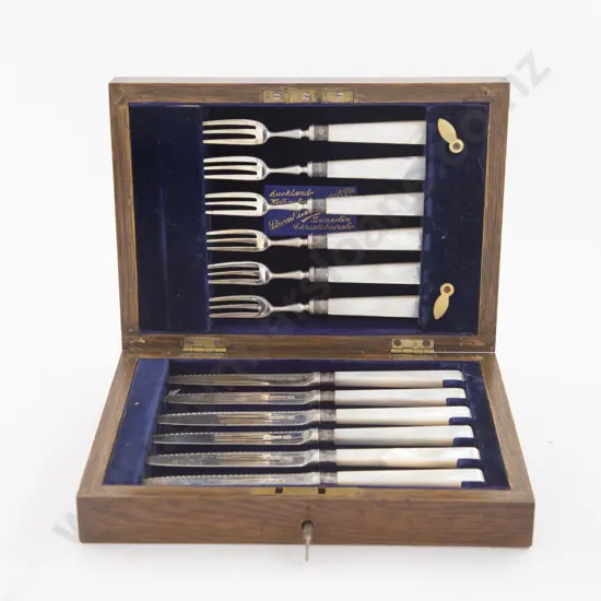 Oak Cased Set Of 6 Geo V S/S Bladed MOP Handled Dessert Knives & 6 Forks
