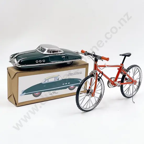 Boxed Made in China MS208 Paya Packard Car and Bicycle Model