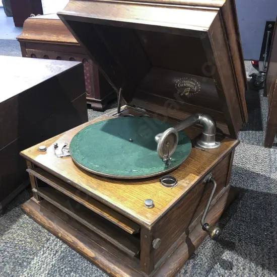 Columbia Grafonola Oak Cased Table Top Gramophone