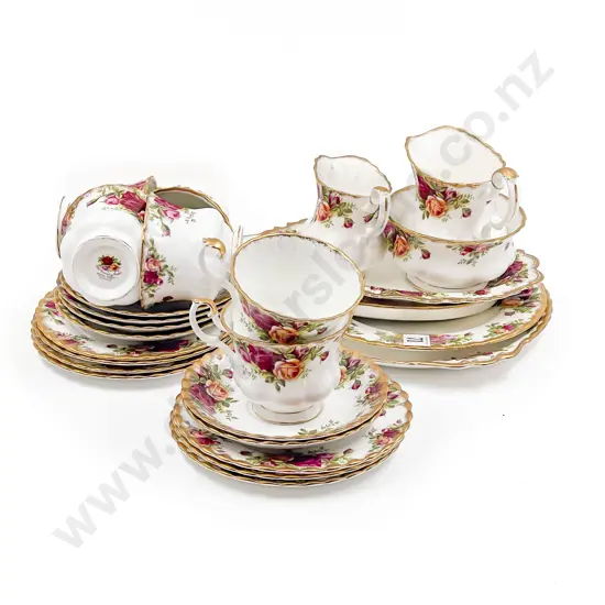 Quantity of Assorted Royal Albert "Old Country Roses"