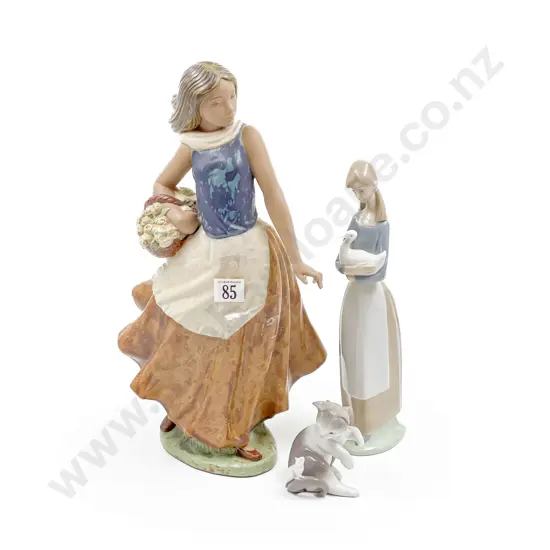 Two Nao Figures together with Lladro Cat