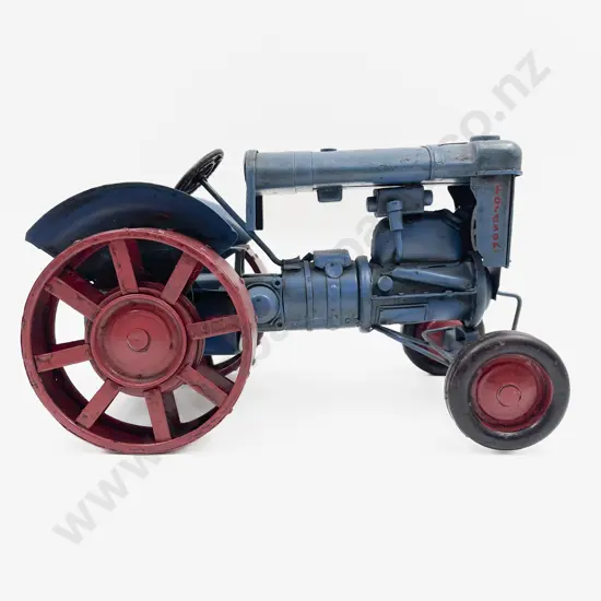 Metal Vintage Ford Tractor Model 28cm