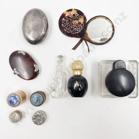 Quantity of Assorted Vintage Vanity Items & Pill Boxes etc