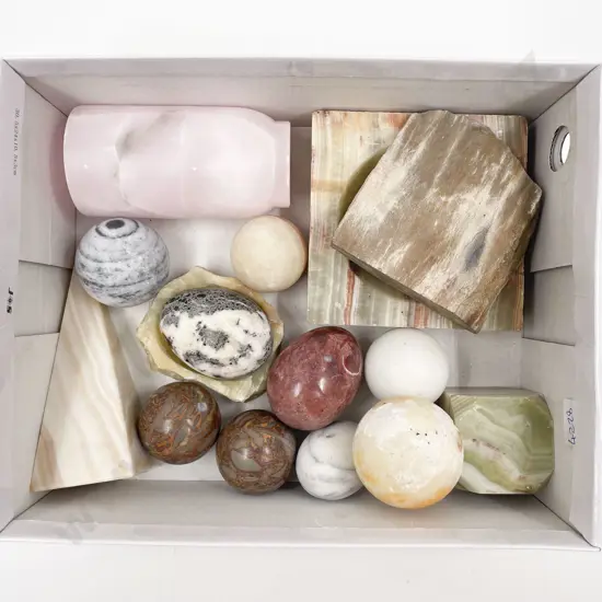 Quantity of Assorted Hardstone Ornaments etc