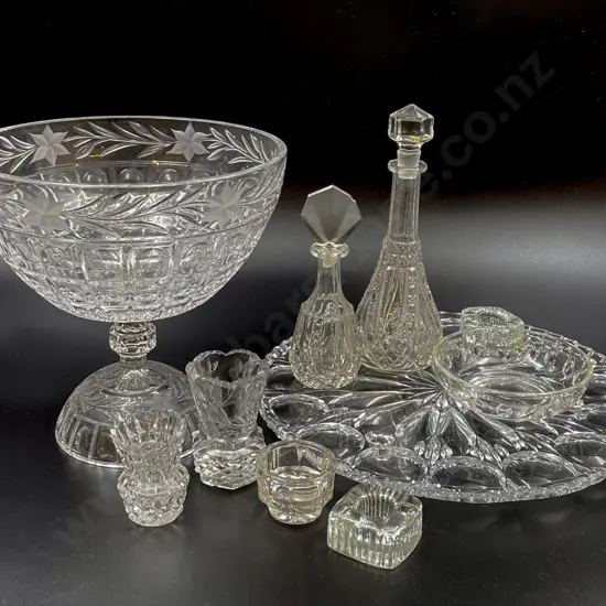 A Quantity of Assorted Crystal & Glassware