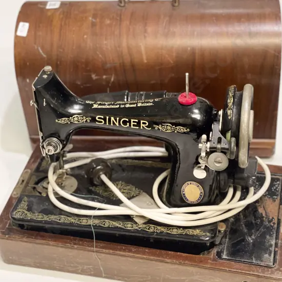 Singer Sewing Machine in Case