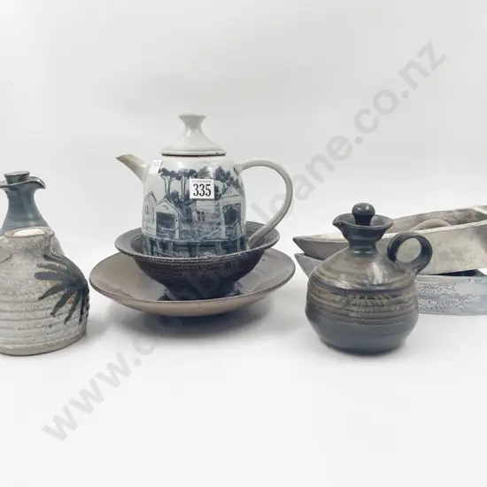 Eight Pieces of Assorted Pottery